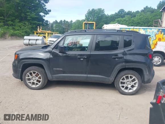 ✅ 2020 Jeep Renegade Latitude • VIN: ZACNJBBB6LPM06048 • Lot: 42492301. Listed on IAAI with 68,382 mi. Free auction sales archive from the USA and detailed vehicle history report at DreamBid. Image 14.