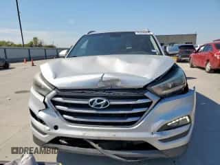 2017 Hyundai Tucson SE Plus z VIN KM8J33A40HU479700, wystawiony jako Copart lot #85646845 z przebiegiem 132 260 mil mil oraz Szkoda całkowita • Salvage title. Historia ofert i sprzedaży dostępna na DreamBid. Obrazek 5.