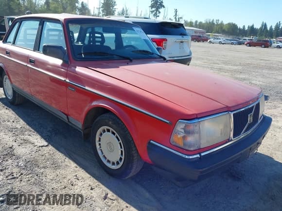 ✅ 1993 Volvo 240 • VIN: YV1AS880XP1484890 • Lot: 42720748. Wystawiony na IAAI z przebiegiem 196 707 mil. Bezpłatny archiwum sprzedaży aukcyjnych z USA i szczegółowy raport historii pojazdu na DreamBid. Zdjęcie 1.