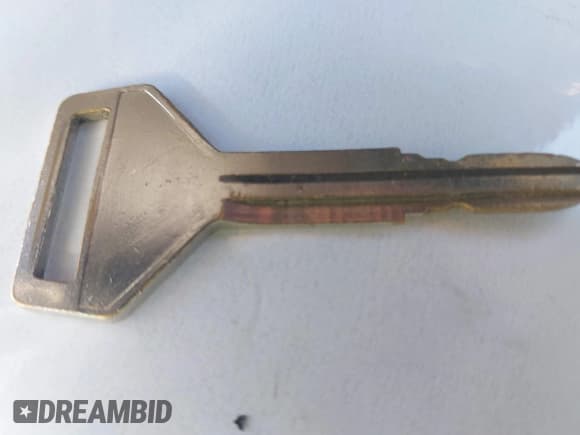 ✅ 1985 Toyota Camry LE • VIN: JT2SV16E5F0357405 • Lot: 43279917. Wystawiony na IAAI z przebiegiem 293 774 mil. Bezpłatny archiwum sprzedaży aukcyjnych z USA i szczegółowy raport historii pojazdu na DreamBid. Zdjęcie 11.