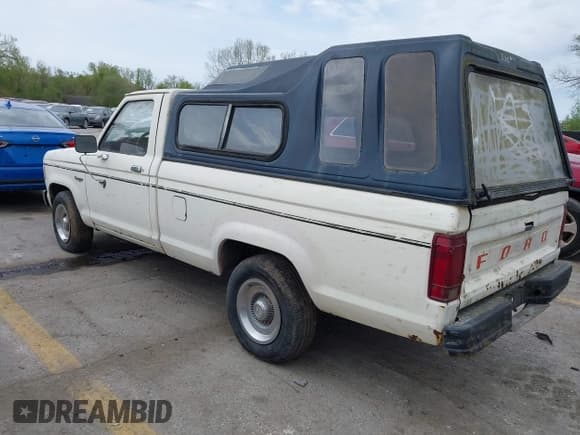 ✅ 1985 Ford Ranger S • VIN: 1FTCR10S8FUA23702 • Lot: 42017521. Wystawiony na IAAI z przebiegiem 12 320 mil. Bezpłatny archiwum sprzedaży aukcyjnych z USA i szczegółowy raport historii pojazdu na DreamBid. Zdjęcie 3.