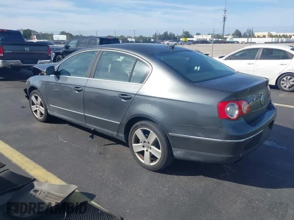 ✅ 2009 Volkswagen Passat Komfort • VIN: WVWJK73C69P055392 • Lot: 43680340. Listed on IAAI with 95,599 mi. Free auction sales archive from the USA and detailed vehicle history report at DreamBid. Image 3.