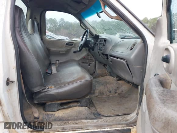 ✅ 2000 Ford F-150 XL • VIN: 1FTZF1720YNA88971 • Lot: 43840288. Wystawiony na IAAI z przebiegiem 249 903 mil. Bezpłatny archiwum sprzedaży aukcyjnych z USA i szczegółowy raport historii pojazdu na DreamBid. Zdjęcie 5.