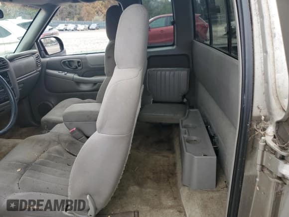 ✅ 2003 Chevrolet S-10 LS • VIN: 1GCDT19XX38136933 • Лот: 78389504. Опубликован ранее на Copart с пробегом 147 771 миль. Бесплатный доступ к архиву аукционных продаж из США и подробный отчёт об истории автомобиля на DreamBid. Изображение 10.