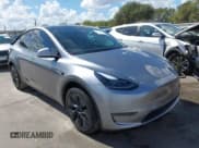 ✅ 2024 Tesla Model Y Long Range • VIN: 7SAYGDEE5RA333769 • Lot: 43258808. Wystawiony na IAAI z przebiegiem 21 647 mil. Bezpłatny archiwum sprzedaży aukcyjnych z USA i szczegółowy raport historii pojazdu na DreamBid. Zdjęcie 1.