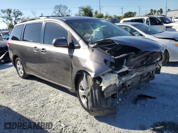 ✅ 2014 Toyota Sienna LE • VIN: 5TDKK3DC7ES433781 • Lot: 91666365. Listed on Copart with 350,438 mi. Free auction sales archive from the USA and detailed vehicle history report at DreamBid. Image 4.