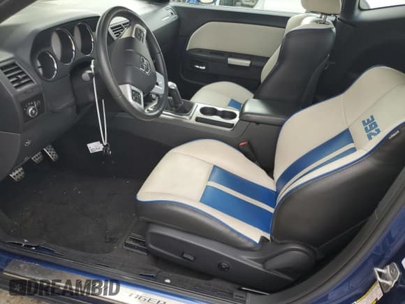 ✅ 2011 Dodge Challenger SRT-8 • VIN: 2B3CJ7DJ4BH526489 • Lot: 73773504. Wystawiony na Copart z przebiegiem Nie podano. Bezpłatny archiwum sprzedaży aukcyjnych z USA i szczegółowy raport historii pojazdu na DreamBid. Zdjęcie 7.