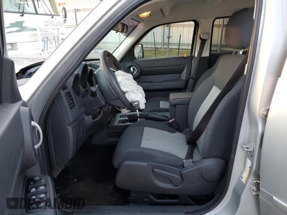 ✅ 2010 Dodge Nitro SE • VIN: 1D4PU2GK7AW146192 • Lot: 91089285. Wystawiony na Copart z przebiegiem 100 057 mil. Bezpłatny archiwum sprzedaży aukcyjnych z USA i szczegółowy raport historii pojazdu na DreamBid. Zdjęcie 7.