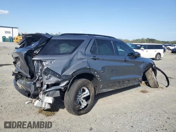 ✅ 2024 Ford Explorer XLT • VIN: 1FMSK7DH0RGA62669 • Lot: 51275245. Listed on Copart with 7,790 mi. Free auction sales archive from the USA and detailed vehicle history report at DreamBid. Image 3.