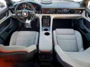 ✅ 2022 Porsche Taycan • VIN: WP0AA2Y12NSA11834 • Lot: 94755505. Wystawiony na Copart z przebiegiem 20 233 mil. Bezpłatny archiwum sprzedaży aukcyjnych z USA i szczegółowy raport historii pojazdu na DreamBid. Zdjęcie 8.