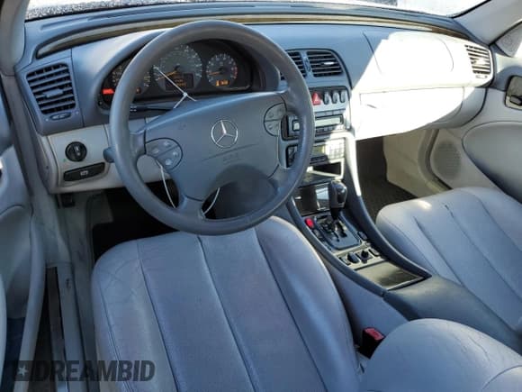 ✅ 2001 Mercedes-Benz CLK 320/430 • VIN: WDBLK70G01T075857 • Lot: 80506854. Wystawiony na Copart z przebiegiem 146 542 mil. Bezpłatny archiwum sprzedaży aukcyjnych z USA i szczegółowy raport historii pojazdu na DreamBid. Zdjęcie 8.