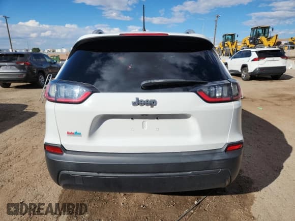 ✅ 2019 Jeep Cherokee Latitude • VIN: 1C4PJLCB9KD178107 • Lot: 84210565. Wystawiony na Copart z przebiegiem 58 135 mil. Bezpłatny archiwum sprzedaży aukcyjnych z USA i szczegółowy raport historii pojazdu na DreamBid. Zdjęcie 6.