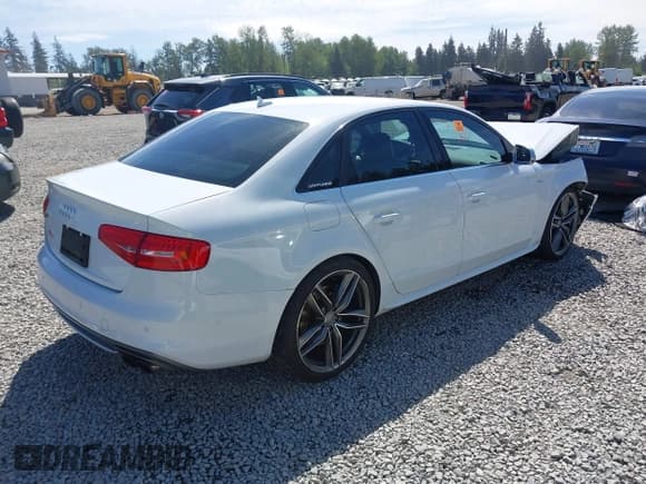 ✅ 2016 Audi S4 Premium Plus • VIN: WAUBGAFL2GA010543 • Лот: 42229346. Опубликован ранее на IAAI с пробегом Не указан. Бесплатный доступ к архиву аукционных продаж из США и подробный отчёт об истории автомобиля на DreamBid. Изображение 4.