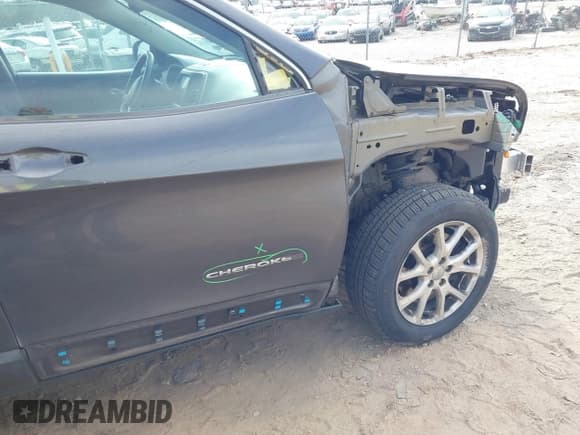 ✅ 2016 Jeep Cherokee North • VIN: 1C4PJLCB1GW135652 • Лот: 41732392. Опубликован ранее на IAAI с пробегом 137 410 миль. Бесплатный доступ к архиву аукционных продаж из США и подробный отчёт об истории автомобиля на DreamBid. Изображение 12.