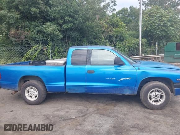 ✅ 2000 Dodge Dakota • VIN: 1B7GL22X9YS592381 • Lot: 43188294. Listed on IAAI with 311,937 mi. Free auction sales archive from the USA and detailed vehicle history report at DreamBid. Image 13.