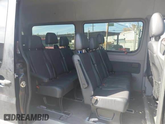 ✅ 2016 Mercedes-Benz Sprinter Passenger • VIN: 8BRPE7DD0GE130300 • Lot: 85597105. Wystawiony na Copart z przebiegiem 343 813 mil. Bezpłatny archiwum sprzedaży aukcyjnych z USA i szczegółowy raport historii pojazdu na DreamBid. Zdjęcie 6.