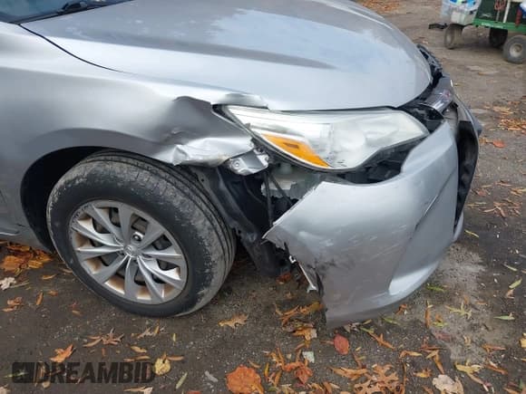 ✅ 2015 Toyota Camry SE • VIN: 4T1BF1FK2FU079822 • Lot: 43594956. Wystawiony na IAAI z przebiegiem 127 395 mil. Bezpłatny archiwum sprzedaży aukcyjnych z USA i szczegółowy raport historii pojazdu na DreamBid. Zdjęcie 6.