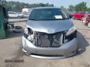 ✅ 2013 Toyota Sienna L • VIN: 5TDZK3DC3DS348420 • Лот: 42560718. Опубликован ранее на IAAI с пробегом 221 621 миль. Бесплатный доступ к архиву аукционных продаж из США и подробный отчёт об истории автомобиля на DreamBid. Изображение 13.