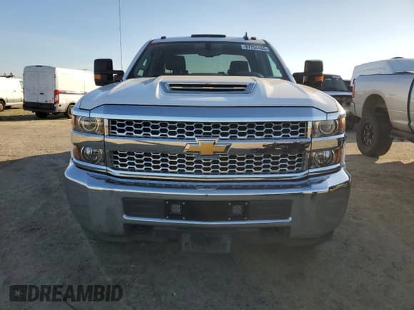 ✅ 2019 Chevrolet Silverado 2500HD Work Truck • VIN: 1GC1KREY3KF189017 • Лот: 87755155. Опубликован ранее на Copart с пробегом 121 864 миль. Бесплатный доступ к архиву аукционных продаж из США и подробный отчёт об истории автомобиля на DreamBid. Изображение 5.