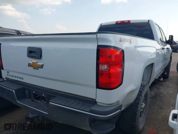 ✅ 2017 Chevrolet Silverado 2500HD Work Truck • VIN: 1GC1KUEG6HF197955 • Lot: 42968573. Wystawiony na IAAI z przebiegiem 319 387 mil. Bezpłatny archiwum sprzedaży aukcyjnych z USA i szczegółowy raport historii pojazdu na DreamBid. Zdjęcie 4.