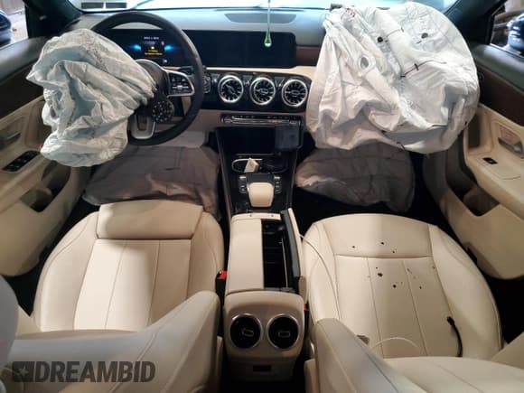 ✅ 2022 Mercedes-Benz A 220 • VIN: W1K3G4FB2NJ370026 • Lot: 71439925. Listed on Copart with 30,154 mi. Free auction sales archive from the USA and detailed vehicle history report at DreamBid. Image 8.