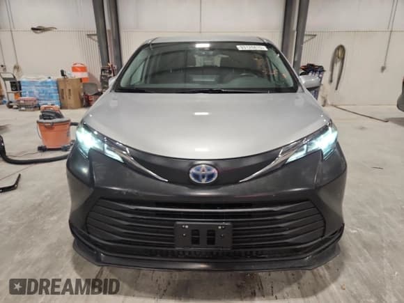 ✅ 2021 Toyota Sienna LE • VIN: 5TDKSKFC6MS035886 • Lot: 93126815. Listed on Copart with 255,807 mi. Free auction sales archive from the USA and detailed vehicle history report at DreamBid. Image 5.