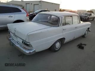 ✅ 1966 Mercedes-Benz 230 • VIN: 11001110007945 • Лот: 88349655. Опубликован ранее на Copart с пробегом 93 352 миль. Бесплатный доступ к архиву аукционных продаж из США и подробный отчёт об истории автомобиля на DreamBid. Изображение 3.