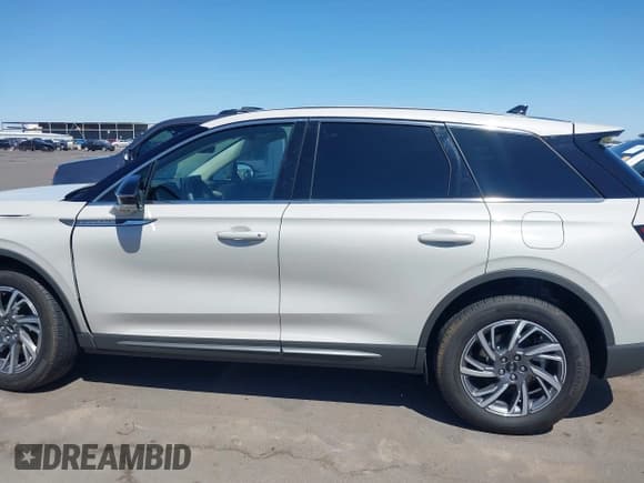 ✅ 2023 Lincoln Corsair Standard • VIN: 5LMCJ1CA2PUL07699 • Lot: 42110870. Wystawiony na IAAI z przebiegiem 20 869 mil. Bezpłatny archiwum sprzedaży aukcyjnych z USA i szczegółowy raport historii pojazdu na DreamBid. Zdjęcie 14.