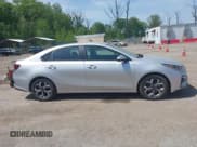 ✅ 2019 Kia Forte LXS • VIN: 3KPF24AD1KE086328 • Lot: 42144973. Wystawiony na IAAI z przebiegiem 43 541 mil. Bezpłatny archiwum sprzedaży aukcyjnych z USA i szczegółowy raport historii pojazdu na DreamBid. Zdjęcie 12.