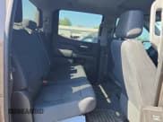 ✅ 2019 Chevrolet Silverado 1500 Custom • VIN: 3GCPYBEH2KG218845 • Lot: 80759565. Wystawiony na Copart z przebiegiem 156 379 mil. Bezpłatny archiwum sprzedaży aukcyjnych z USA i szczegółowy raport historii pojazdu na DreamBid. Zdjęcie 10.