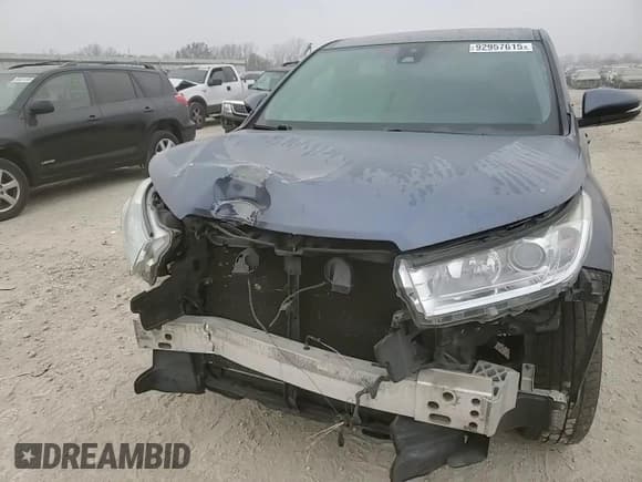 ✅ 2018 Toyota Highlander LE • VIN: 5TDZZRFH7JS239235 • Lot: 92957615. Wystawiony na Copart z przebiegiem 112 888 mil. Bezpłatny archiwum sprzedaży aukcyjnych z USA i szczegółowy raport historii pojazdu na DreamBid. Zdjęcie 15.