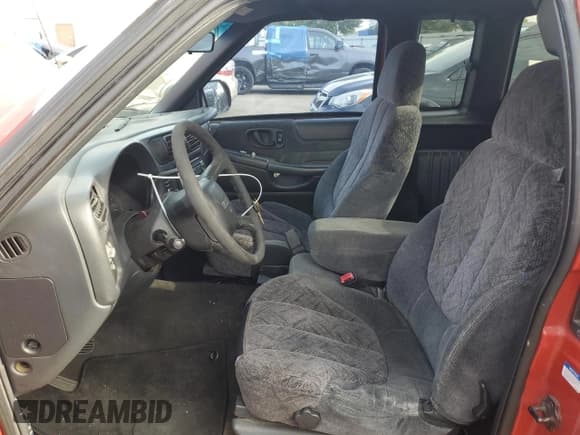 ✅ 2000 GMC Sonoma SLS • VIN: 1GTCS19W1Y8114591 • Lot: 70182694. Wystawiony na Copart z przebiegiem 182 093 mil. Bezpłatny archiwum sprzedaży aukcyjnych z USA i szczegółowy raport historii pojazdu na DreamBid. Zdjęcie 7.