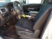 ✅ 2017 Nissan Titan Platinum Reserve • VIN: 1N6BA1F46HN573714 • Lot: 81118715. Wystawiony na Copart z przebiegiem 85 921 mil. Bezpłatny archiwum sprzedaży aukcyjnych z USA i szczegółowy raport historii pojazdu na DreamBid. Zdjęcie 7.