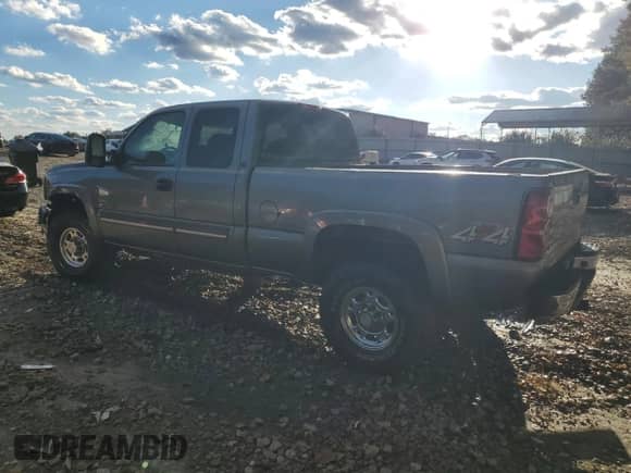 2006 Chevrolet Silverado 2500HD LT1 с VIN 1GCHK29D26E164070, выставлен на аукционе Copart как лот 90705675 с пробегом Не указан миль и На запчасти • Non repairable. История ставок и продаж доступна на DreamBid. Изображение 2.