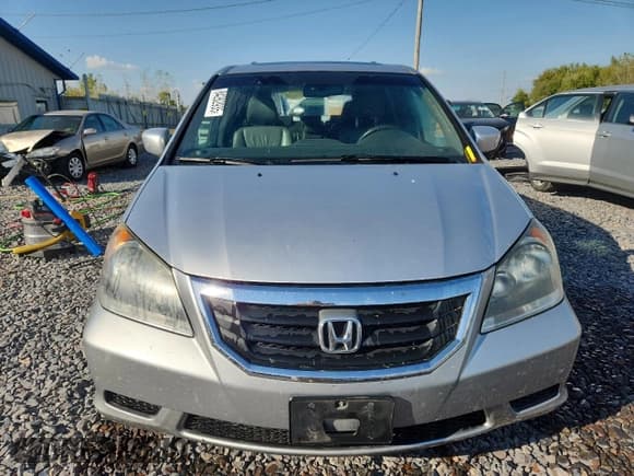 ✅ 2010 Honda Odyssey EX-L • VIN: 5FNRL3H75AB050588 • Lot: 84262935. Listed on Copart with 130,875 mi. Free auction sales archive from the USA and detailed vehicle history report at DreamBid. Image 5.