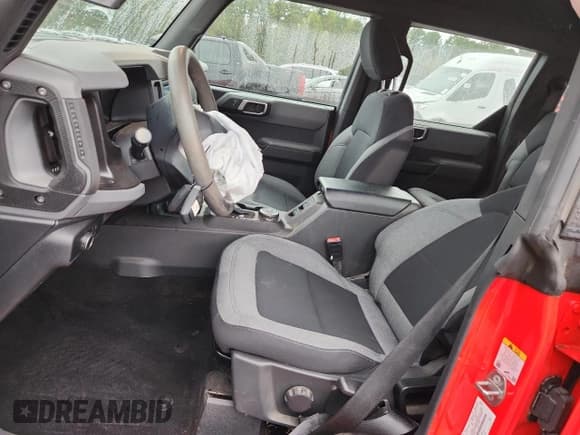 ✅ 2022 Ford Bronco • VIN: 1FMDE5BHXNLB41162 • Lot: 90105895. Wystawiony na Copart z przebiegiem 66 226 mil. Bezpłatny archiwum sprzedaży aukcyjnych z USA i szczegółowy raport historii pojazdu na DreamBid. Zdjęcie 7.