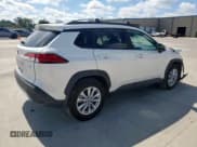 ✅ 2023 Toyota Corolla Cross LE • VIN: 7MUCAAAG9PV053756 • Lot: 83843075. Wystawiony na Copart z przebiegiem 31 068 mil. Bezpłatny archiwum sprzedaży aukcyjnych z USA i szczegółowy raport historii pojazdu na DreamBid. Zdjęcie 3.