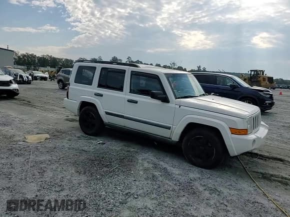 ✅ 2006 Jeep Commander • VIN: 1J8HG48K76C334313 • Lot: 68337095. Wystawiony na Copart z przebiegiem 170 404 mil. Bezpłatny archiwum sprzedaży aukcyjnych z USA i szczegółowy raport historii pojazdu na DreamBid. Zdjęcie 14.