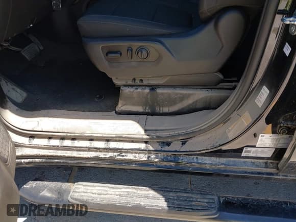 ✅ 2021 Chevrolet Silverado 1500 RST • VIN: 3GCPWDED1MG328271 • Lot: 42816721. Wystawiony na IAAI z przebiegiem 47 790 mil. Bezpłatny archiwum sprzedaży aukcyjnych z USA i szczegółowy raport historii pojazdu na DreamBid. Zdjęcie 6.