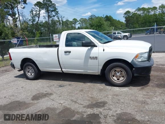 ✅ 2018 Ram 1500 Tradesman • VIN: 3C6JR6DG1JG219123 • Лот: 42755696. Опубликован ранее на IAAI с пробегом 140 522 миль. Бесплатный доступ к архиву аукционных продаж из США и подробный отчёт об истории автомобиля на DreamBid. Изображение 13.