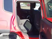 ✅ 2018 Jeep Renegade Sport • VIN: ZACCJBAB6JPJ41945 • Lot: 43427662. Wystawiony na IAAI z przebiegiem 99 235 mil. Bezpłatny archiwum sprzedaży aukcyjnych z USA i szczegółowy raport historii pojazdu na DreamBid. Zdjęcie 8.