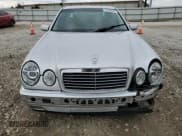 ✅ 1999 Mercedes-Benz E 320 • VIN: WDBJF82H4XX023995 • Lot: 92466845. Wystawiony na Copart z przebiegiem 184 682 mil. Bezpłatny archiwum sprzedaży aukcyjnych z USA i szczegółowy raport historii pojazdu na DreamBid. Zdjęcie 5.