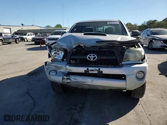 ✅ 2011 Toyota Tacoma • VIN: 3TMLU4EN2BM065428 • Lot: 86501835. Listed on Copart with 122,838 mi. Free auction sales archive from the USA and detailed vehicle history report at DreamBid. Image 13.