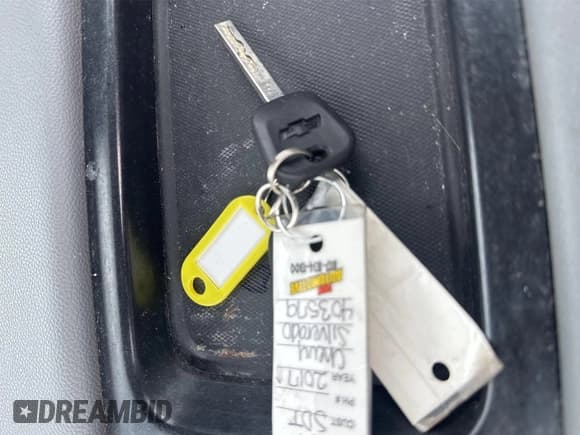 ✅ 2017 Chevrolet Silverado 1500 Work Truck • VIN: 1GCNCNEH1HZ403579 • Лот: 42422486. Опубликован ранее на IAAI с пробегом 177 980 миль. Бесплатный доступ к архиву аукционных продаж из США и подробный отчёт об истории автомобиля на DreamBid. Изображение 1.