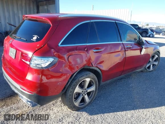 ✅ 2018 Mercedes-Benz GLC 300 • VIN: WDC0G4JB7JV089101 • Lot: 43564856. Wystawiony na IAAI z przebiegiem 101 293 mil. Bezpłatny archiwum sprzedaży aukcyjnych z USA i szczegółowy raport historii pojazdu na DreamBid. Zdjęcie 4.