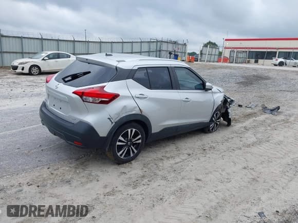 ✅ 2018 Nissan Kicks SR • VIN: 3N1CP5CU9JL509449 • Lot: 42920081. Wystawiony na IAAI z przebiegiem 89 442 mil. Bezpłatny archiwum sprzedaży aukcyjnych z USA i szczegółowy raport historii pojazdu na DreamBid. Zdjęcie 4.