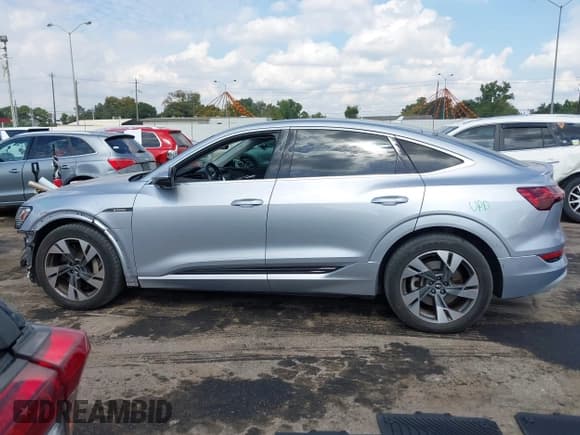 ✅ 2021 Audi e-tron Sportback Premium Plus • VIN: WA12AAGE2MB012913 • Lot: 43455155. Listed on IAAI with 30,663 mi. Free auction sales archive from the USA and detailed vehicle history report at DreamBid. Image 15.