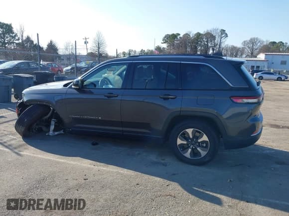 ✅ 2022 Jeep Grand Cherokee • VIN: 1C4RJYB63N8760372 • Lot: 41521696. Listed on IAAI with 32,416 mi. Free auction sales archive from the USA and detailed vehicle history report at DreamBid. Image 14.