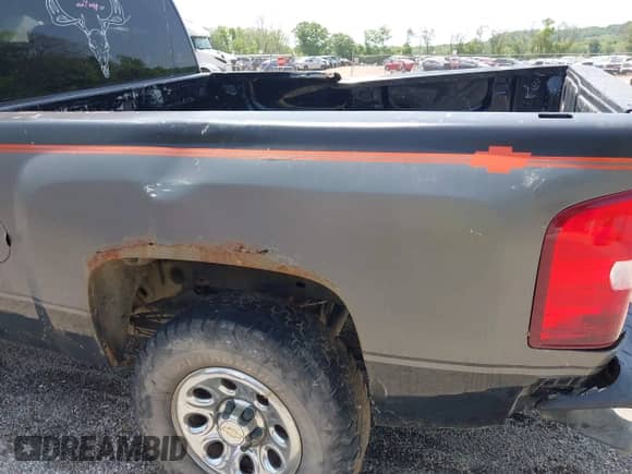 ✅ 2011 Chevrolet Silverado 1500 LS • VIN: 1GCRKREA6BZ342042 • Lot: 42410354. Wystawiony na IAAI z przebiegiem 290 263 mil mil. Skorzystaj z bezpłatnego archiwum sprzedaży aukcyjnych z USA i zobacz szczegółowy raport historii pojazdu na DreamBid. Zdjęcie 14.