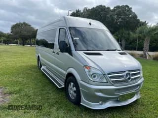 ✅ 2013 Mercedes-Benz Sprinter Cargo Worker • VIN: WD3PE8CD3D5730100 • Lot: 85045324. Wystawiony na Copart z przebiegiem 52 873 mil. Bezpłatny archiwum sprzedaży aukcyjnych z USA i szczegółowy raport historii pojazdu na DreamBid. Zdjęcie 1.